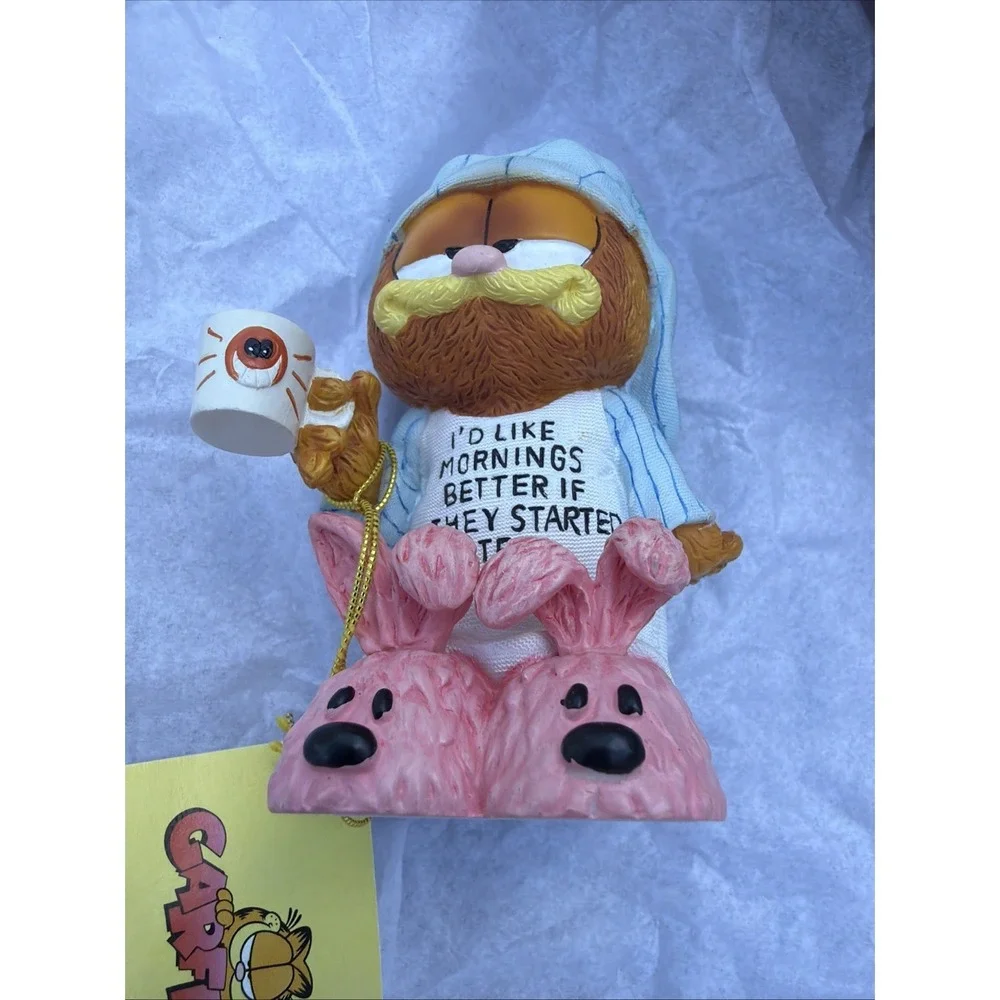 PAWS Garfield Figurine 